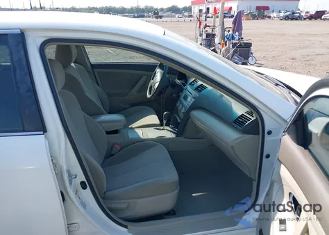 2011 Toyota Camry Le z USA, uszkodzony, nr VIN 4T4BF3EK2BR212575